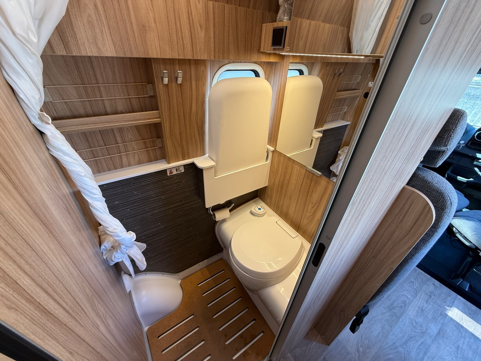 HYMER GRAND CANYON S CROSSOVER 5.93 MERCEDES AUTOM