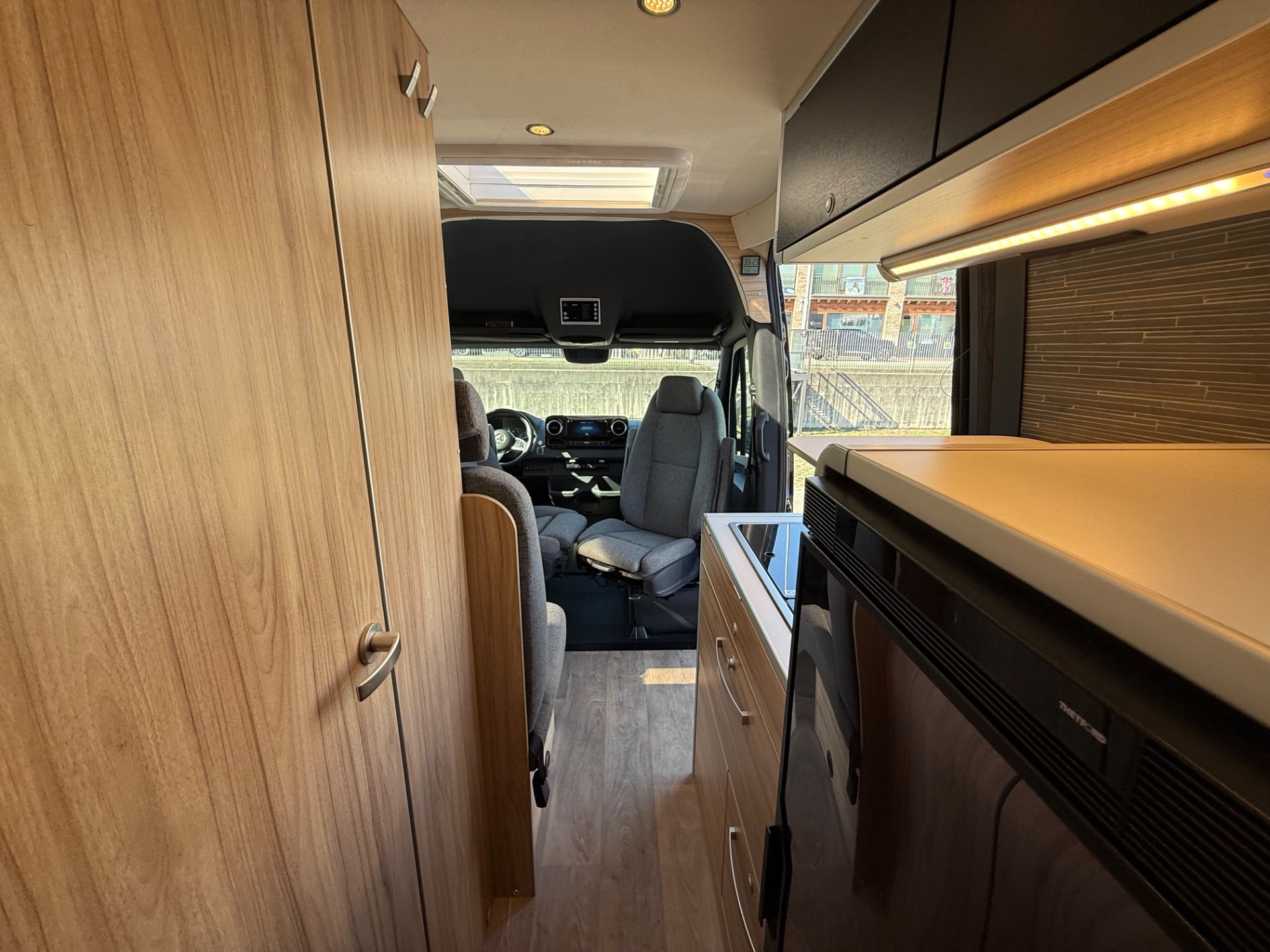HYMER GRAND CANYON S CROSSOVER 5.93 MERCEDES AUTOM