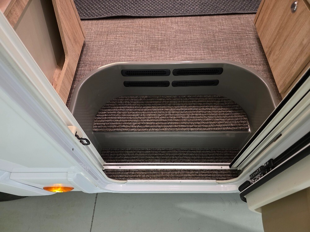 CAMPER EURAMOBIL INTEGRA LINE 695 LF