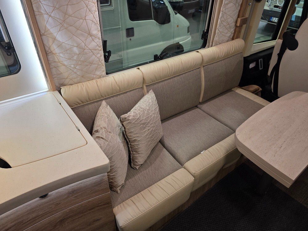 CAMPER EURAMOBIL INTEGRA LINE 695 LF