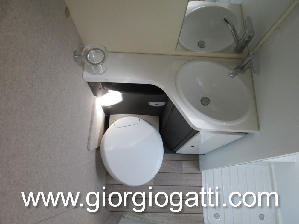 Camper Semintegrale Mclouis MC4 360 con cambio aut