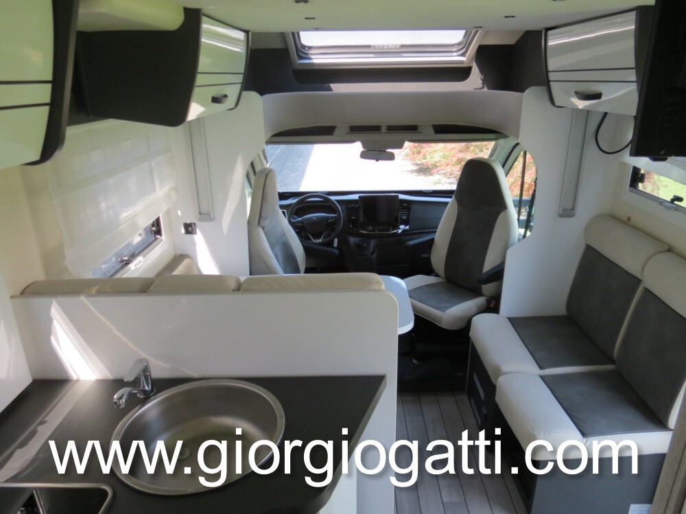 Camper Semintegrale Mclouis MC4 360 con cambio aut