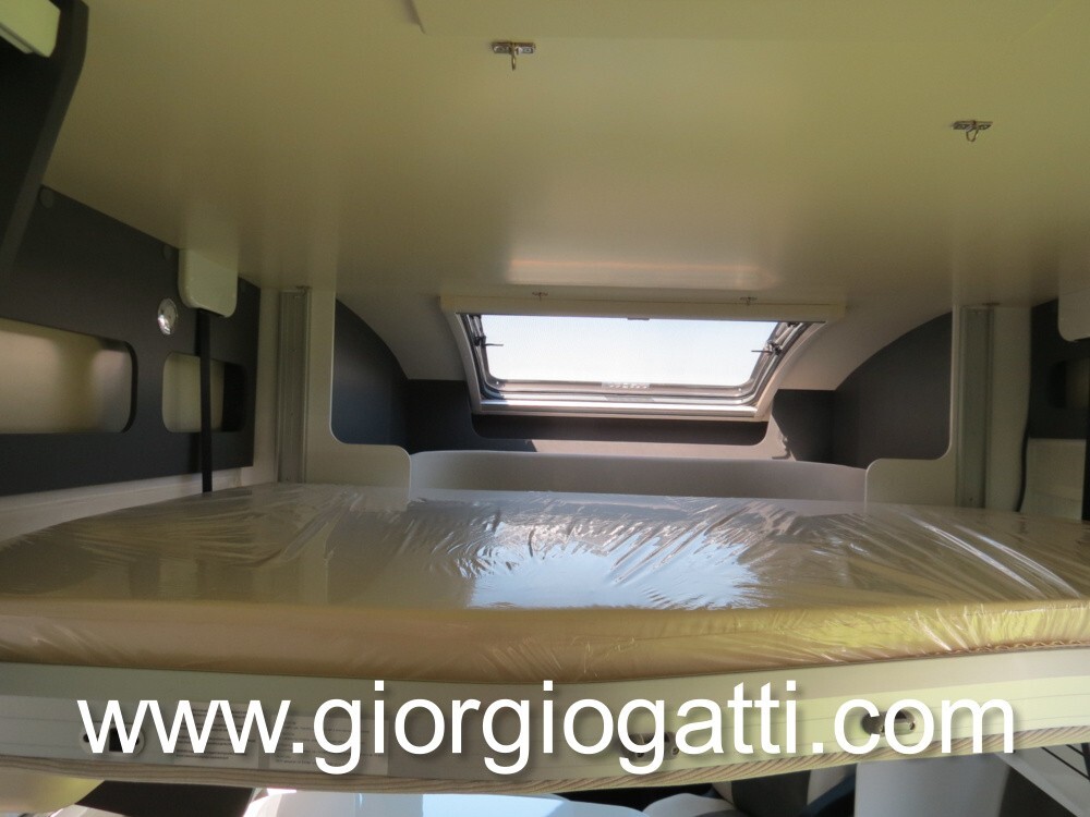Camper Semintegrale Mclouis MC4 360 con cambio aut