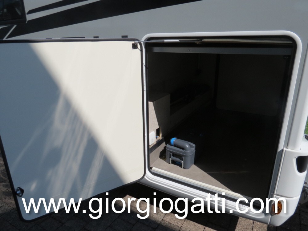 Camper Semintegrale Mclouis MC4 360 con cambio aut