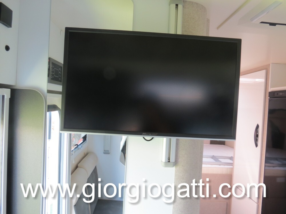 Camper Semintegrale Mclouis MC4 360 con cambio aut