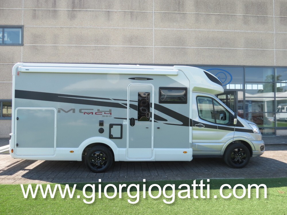 Camper Semintegrale Mclouis MC4 360 con cambio aut