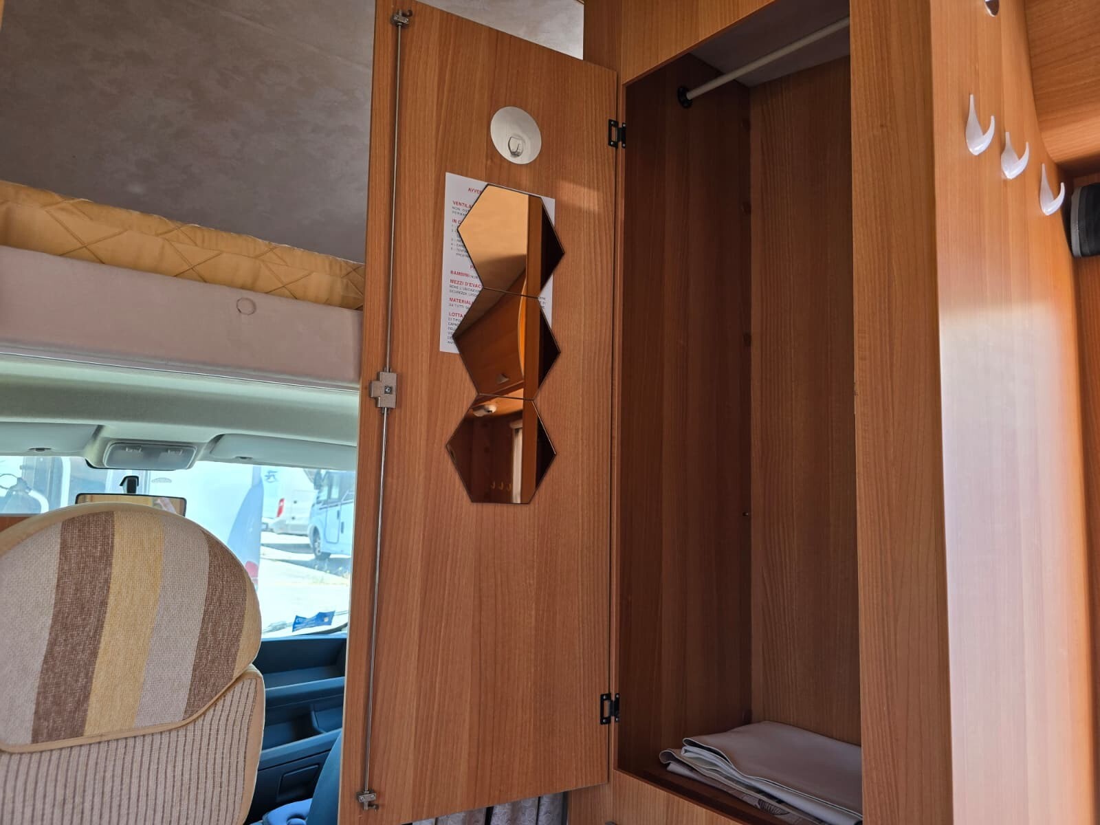 McLOUIS LAGAN CAMPER MANSARDATO COMPATTO LETTI A C