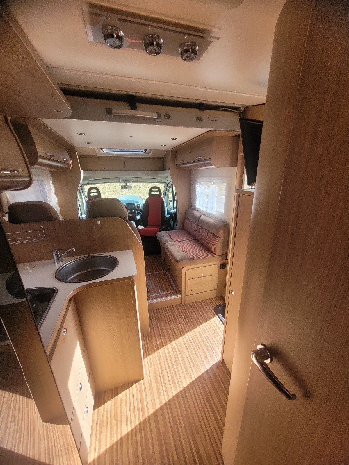 Adria MATRIX M 680 SP AMPIO GARAGE