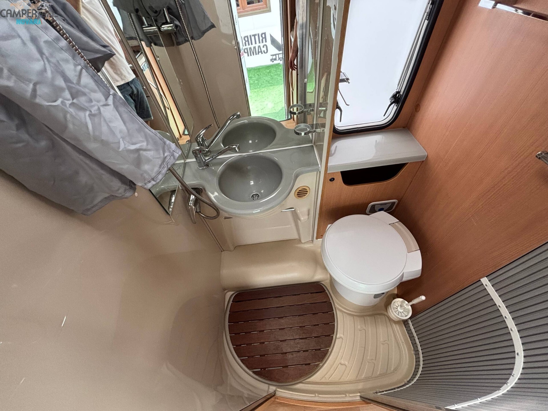 CHALLENGER GENESIS 55 - mansardato con letti a cas
