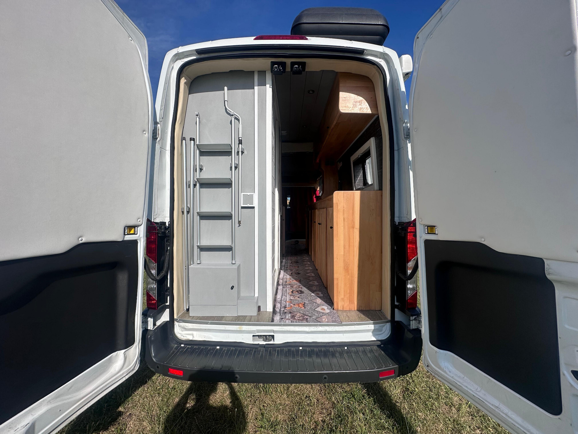Furgonato Camperizzato con letto basculante elettr