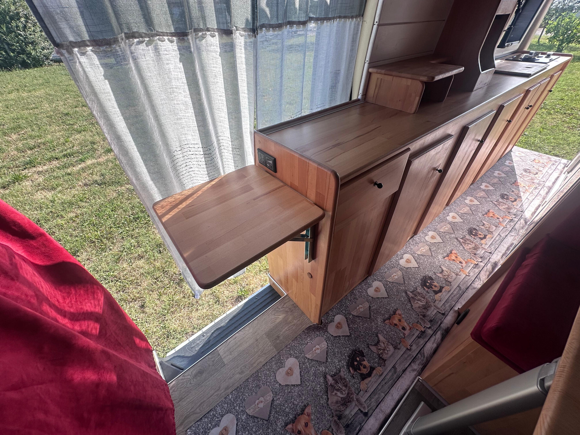 Furgonato Camperizzato con letto basculante elettr