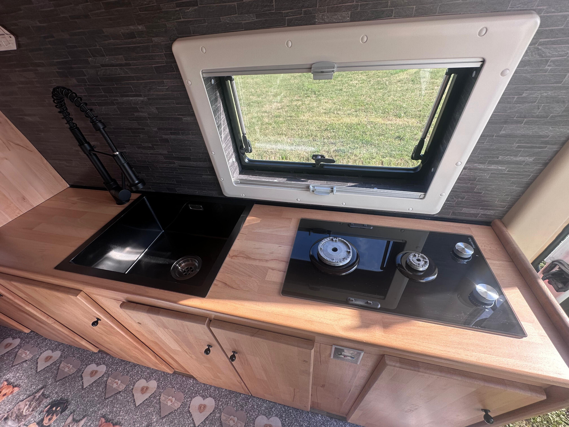 Furgonato Camperizzato con letto basculante elettr