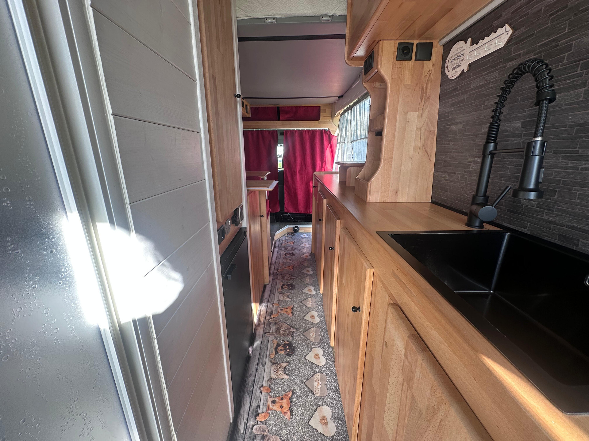 Furgonato Camperizzato con letto basculante elettr