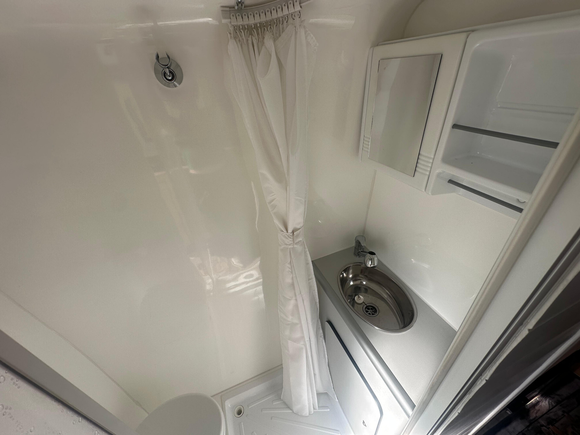 Furgonato Camperizzato con letto basculante elettr