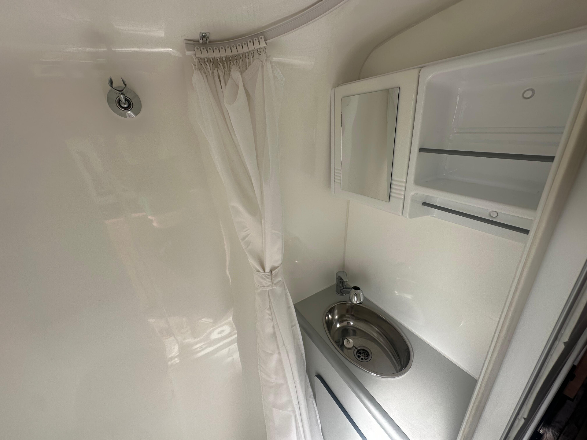 Furgonato Camperizzato con letto basculante elettr