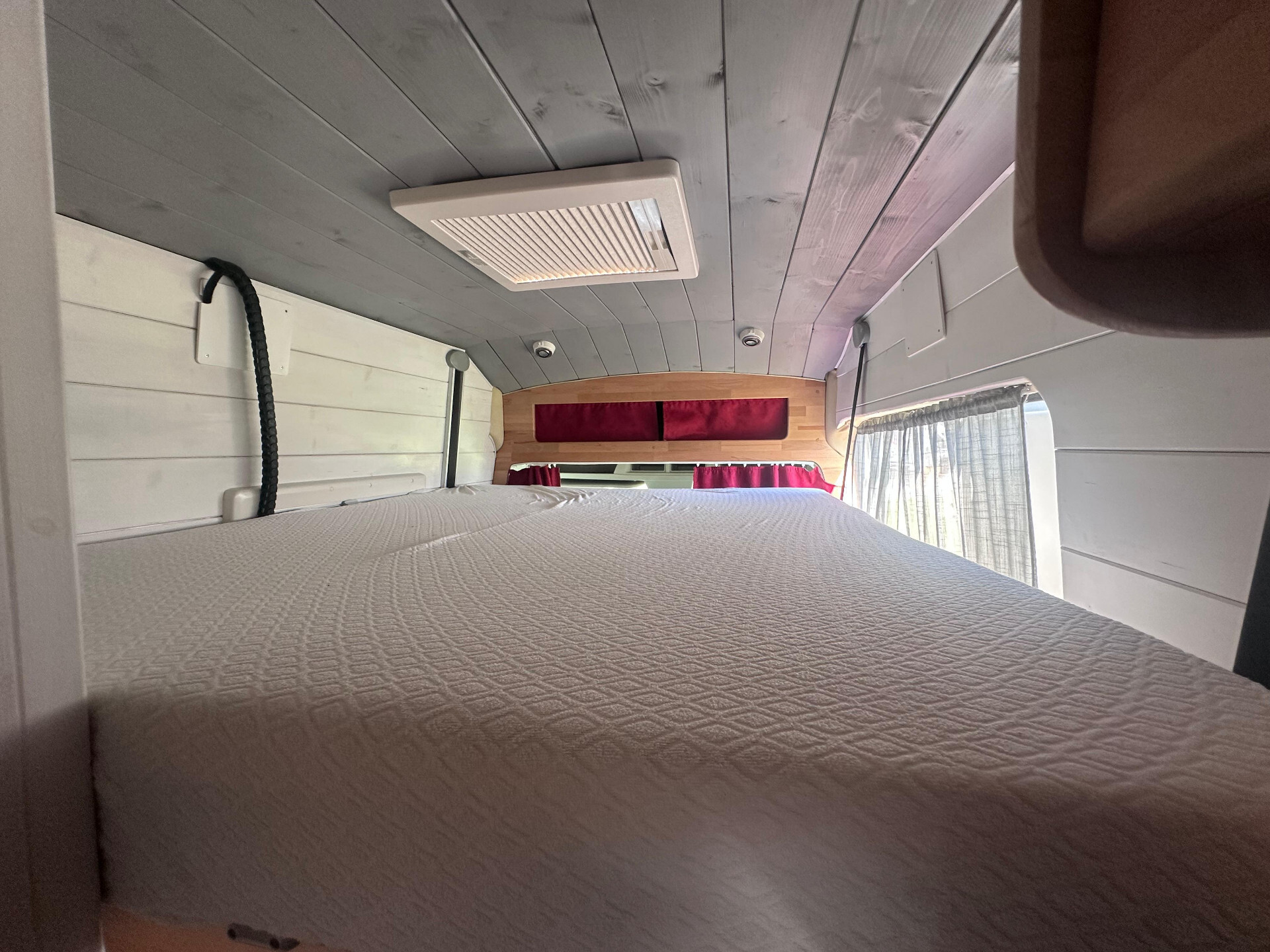 Furgonato Camperizzato con letto basculante elettr