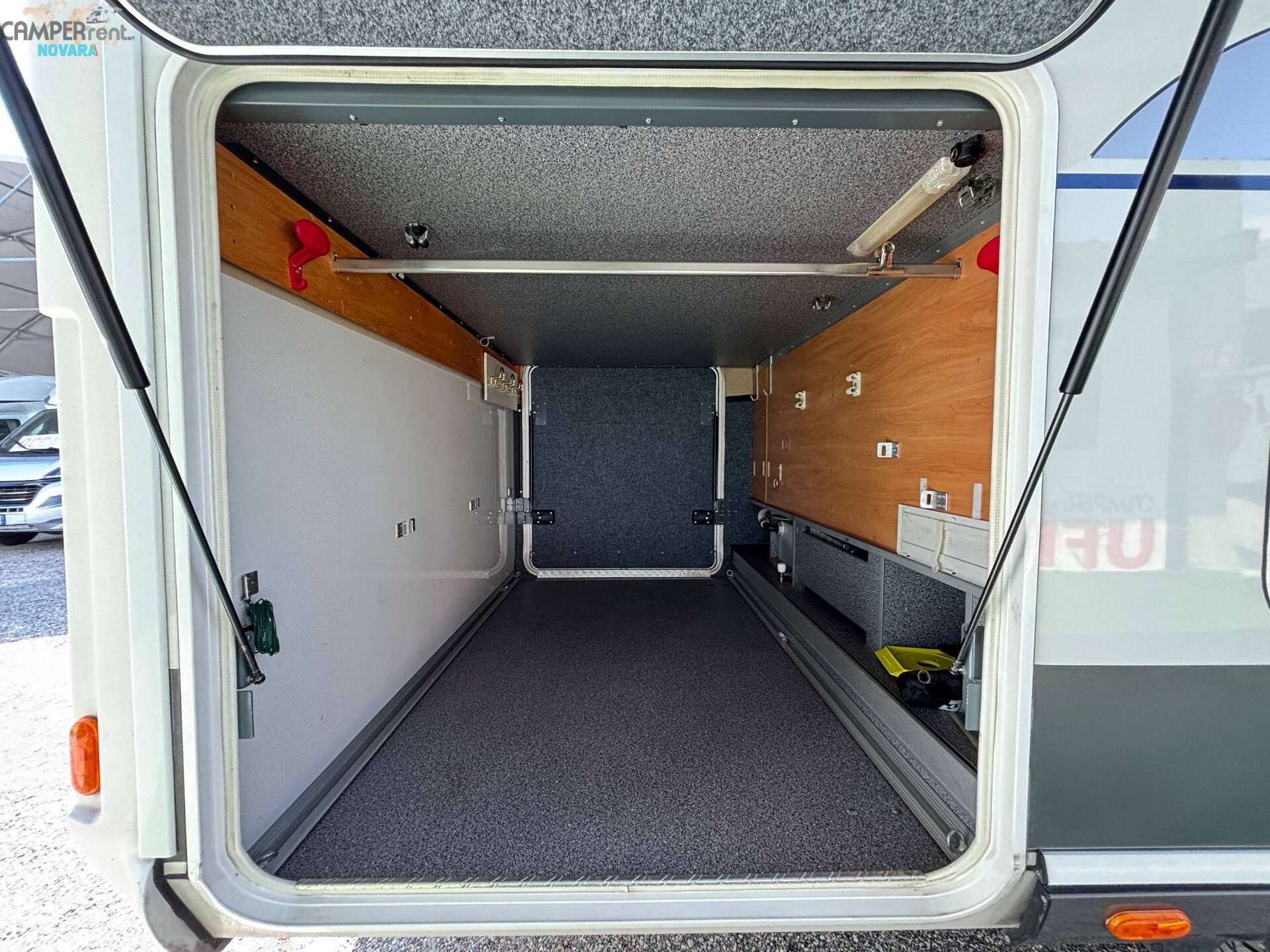CARTHAGO CHIC I 47 - motorhome con letto matrimoni