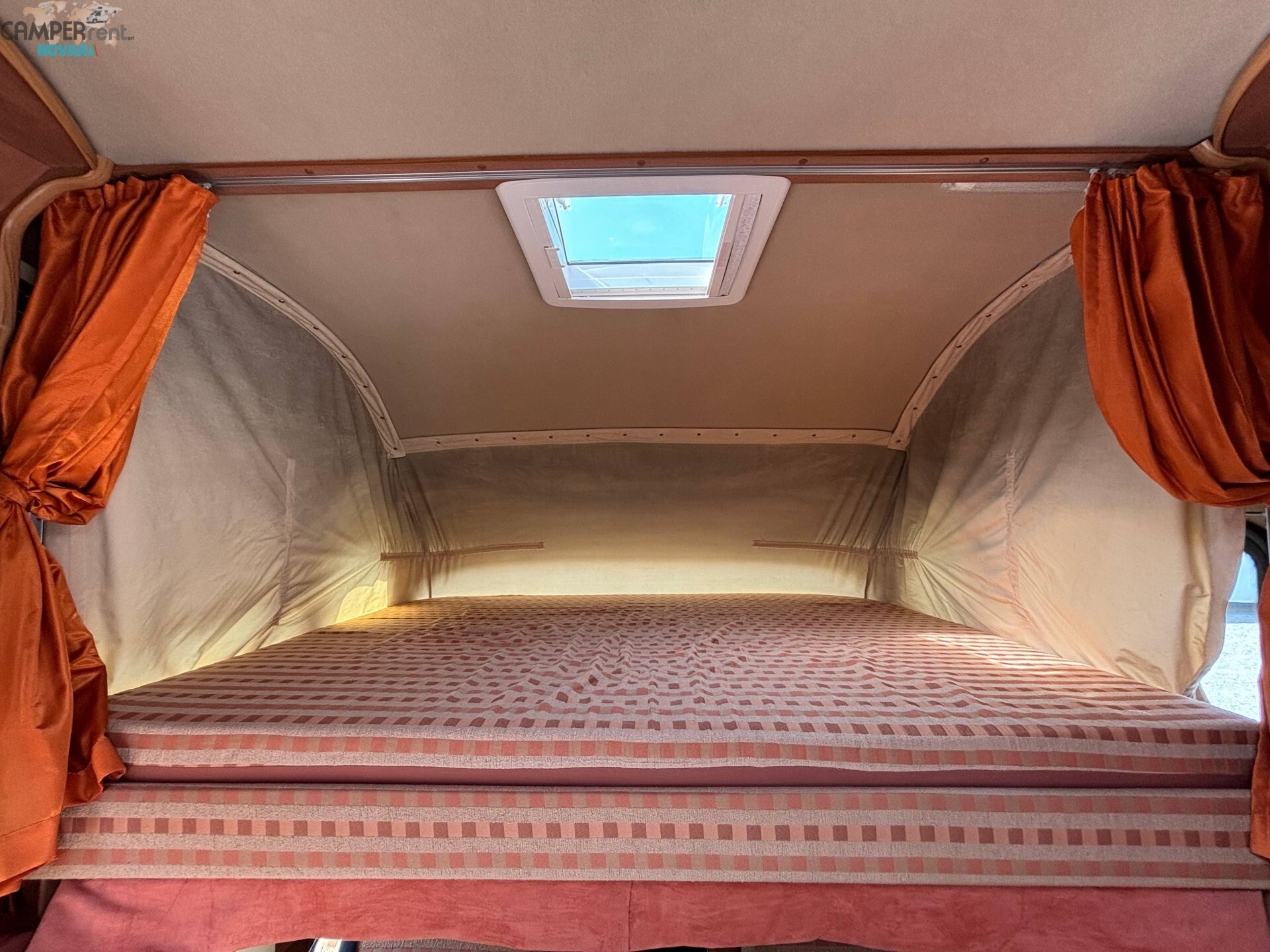CARTHAGO CHIC I 47 - motorhome con letto matrimoni