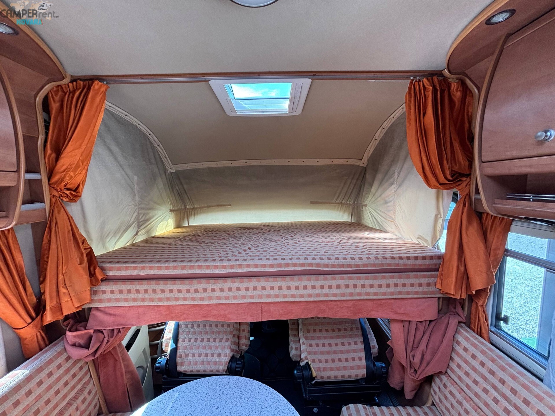 CARTHAGO CHIC I 47 - motorhome con letto matrimoni
