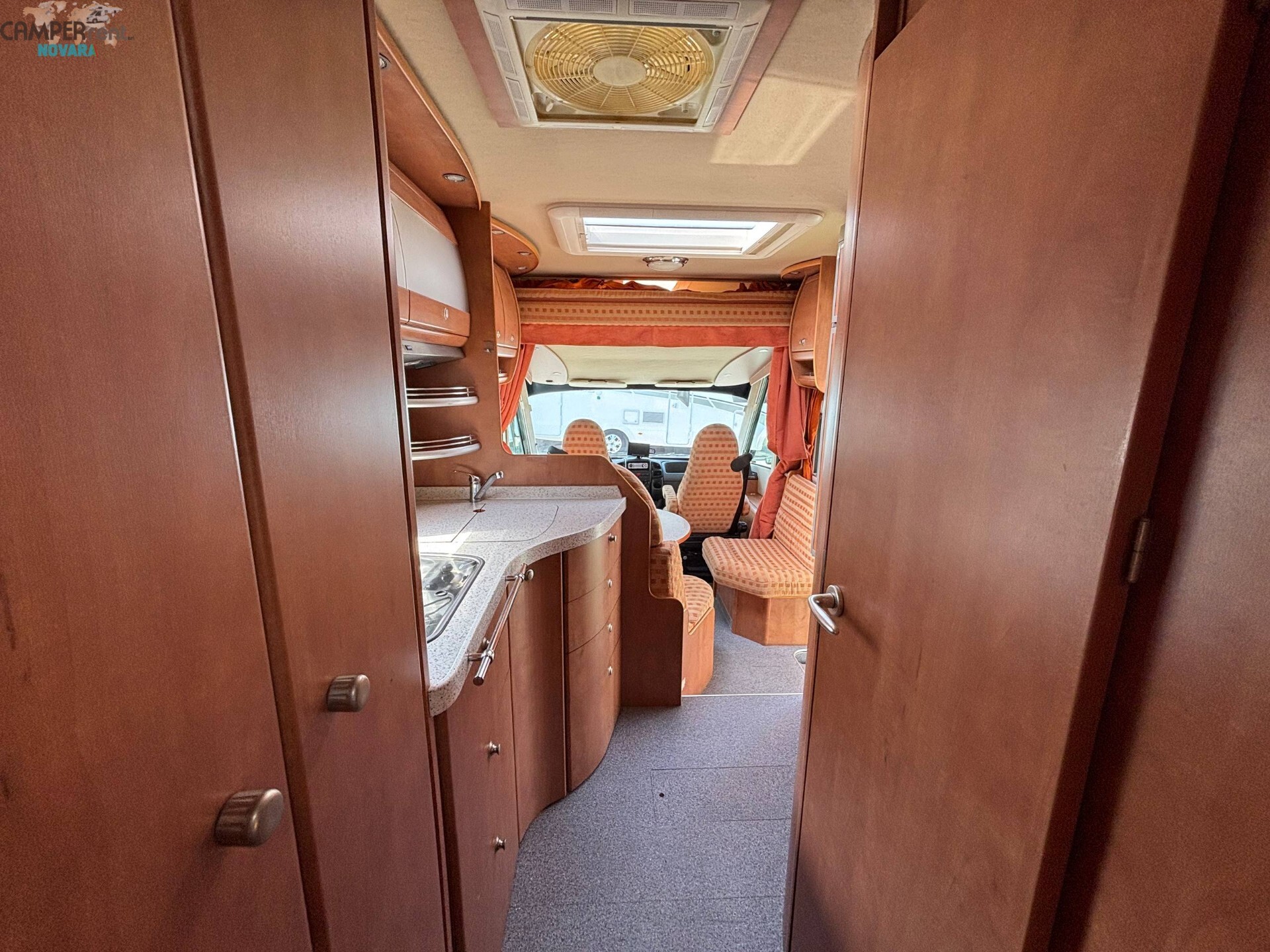 CARTHAGO CHIC I 47 - motorhome con letto matrimoni