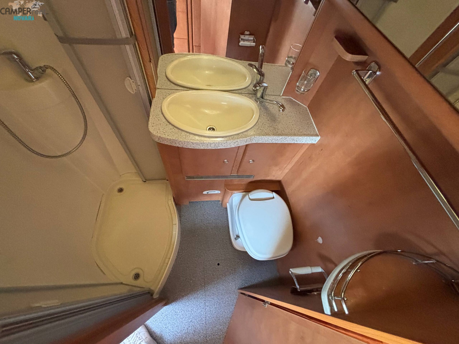 CARTHAGO CHIC I 47 - motorhome con letto matrimoni
