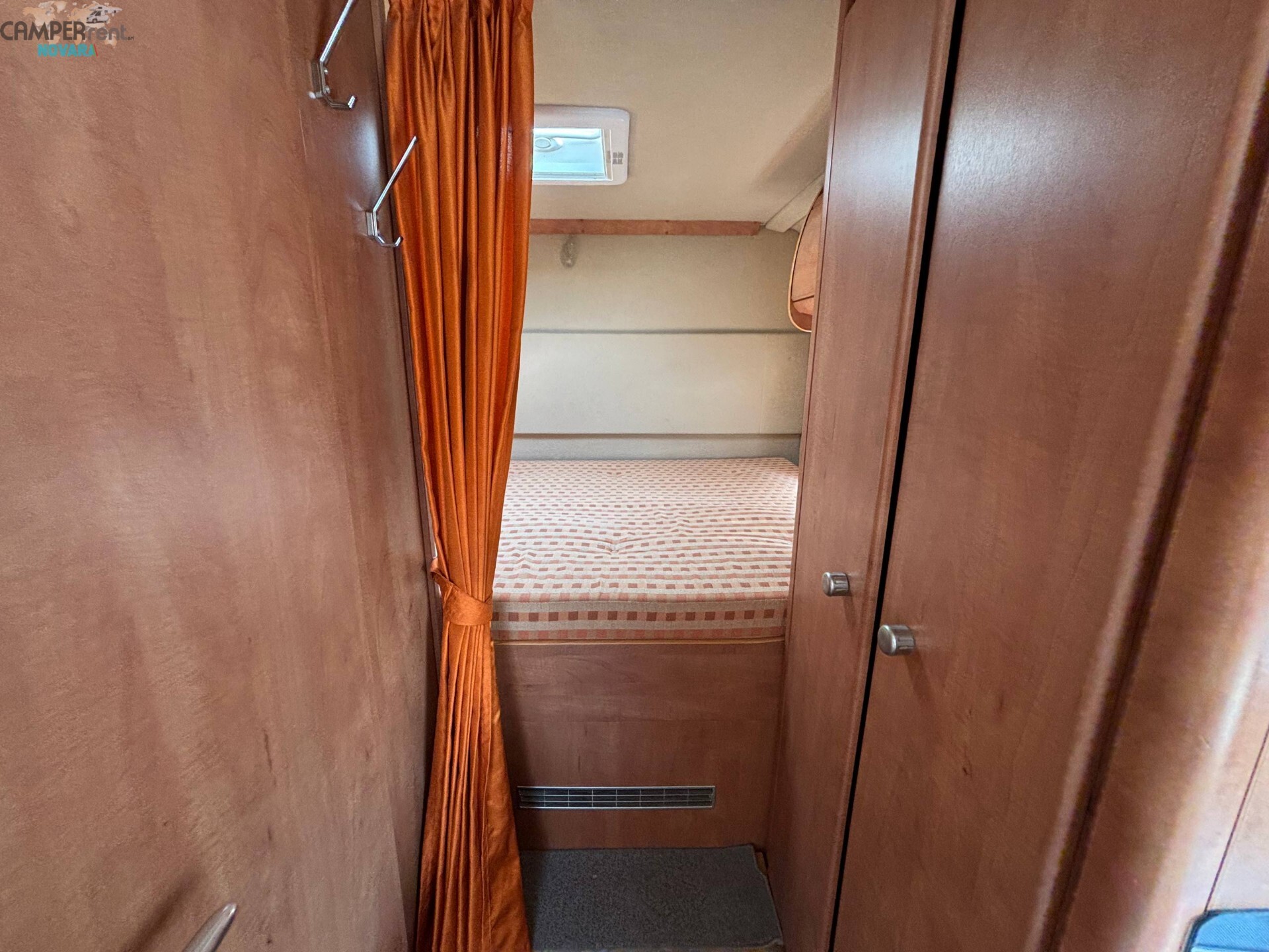 CARTHAGO CHIC I 47 - motorhome con letto matrimoni