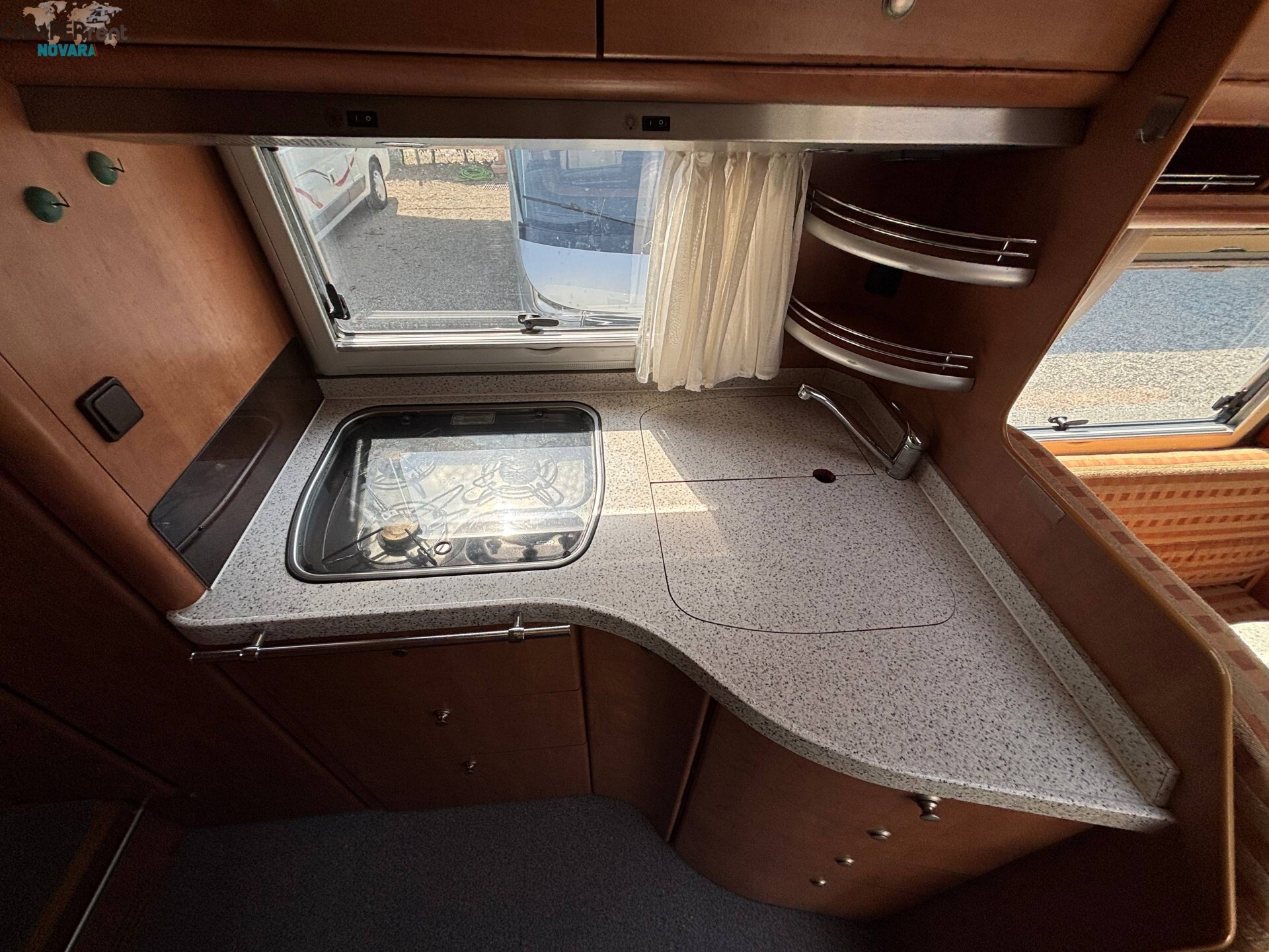 CARTHAGO CHIC I 47 - motorhome con letto matrimoni