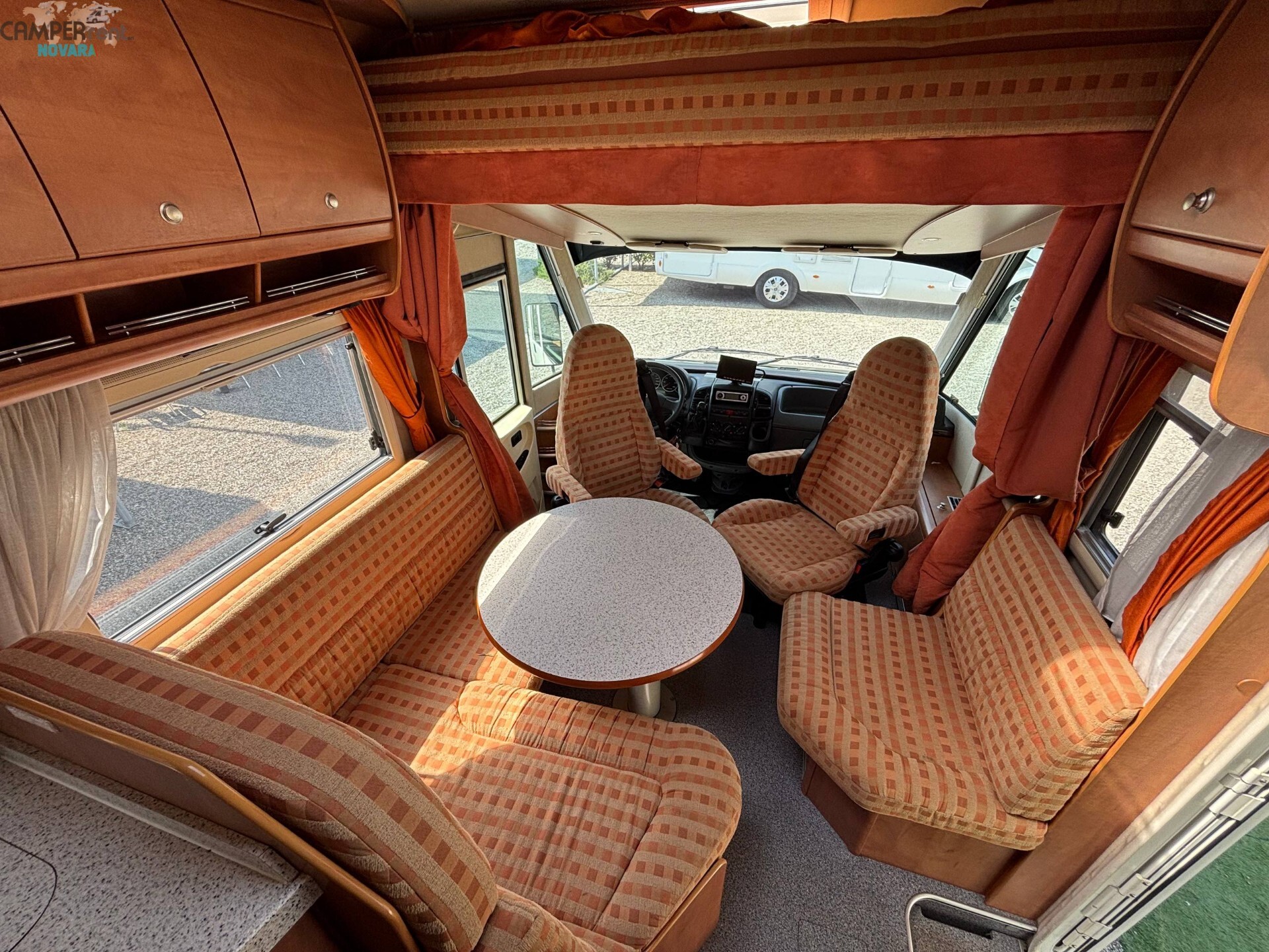 CARTHAGO CHIC I 47 - motorhome con letto matrimoni