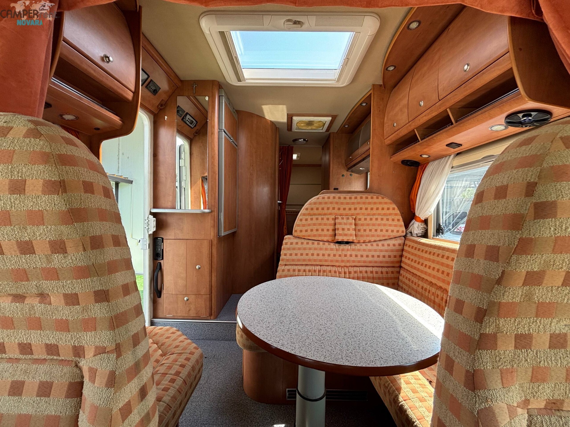 CARTHAGO CHIC I 47 - motorhome con letto matrimoni