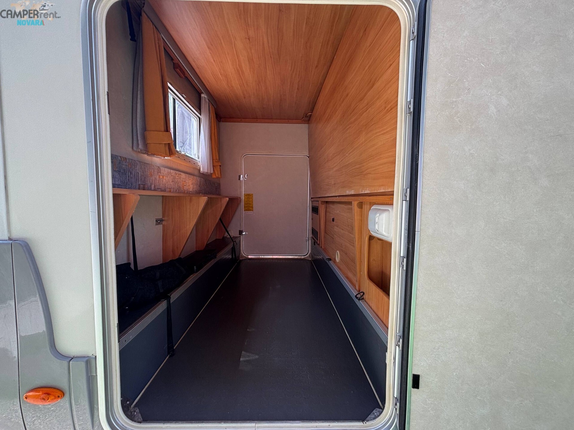 ADRIA ADRIATIK CORAL 680 SK - Mansardato con letti