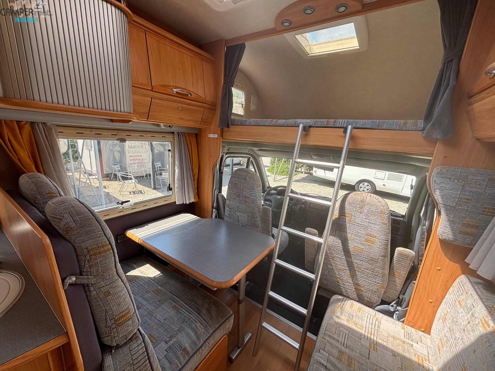 ADRIA ADRIATIK CORAL 680 SK - Mansardato con letti