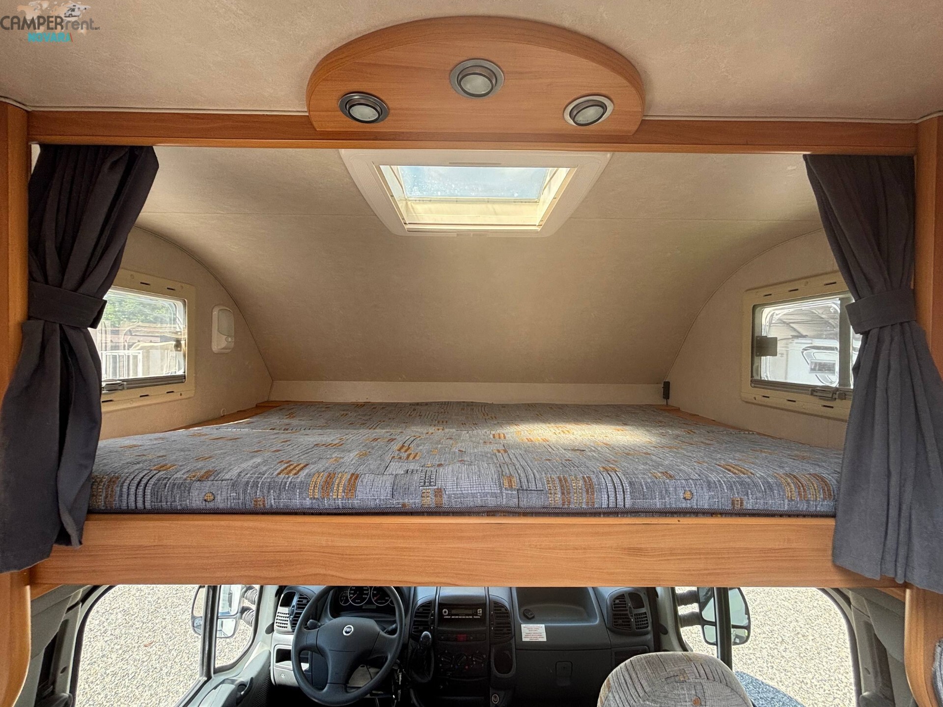 ADRIA ADRIATIK CORAL 680 SK - Mansardato con letti