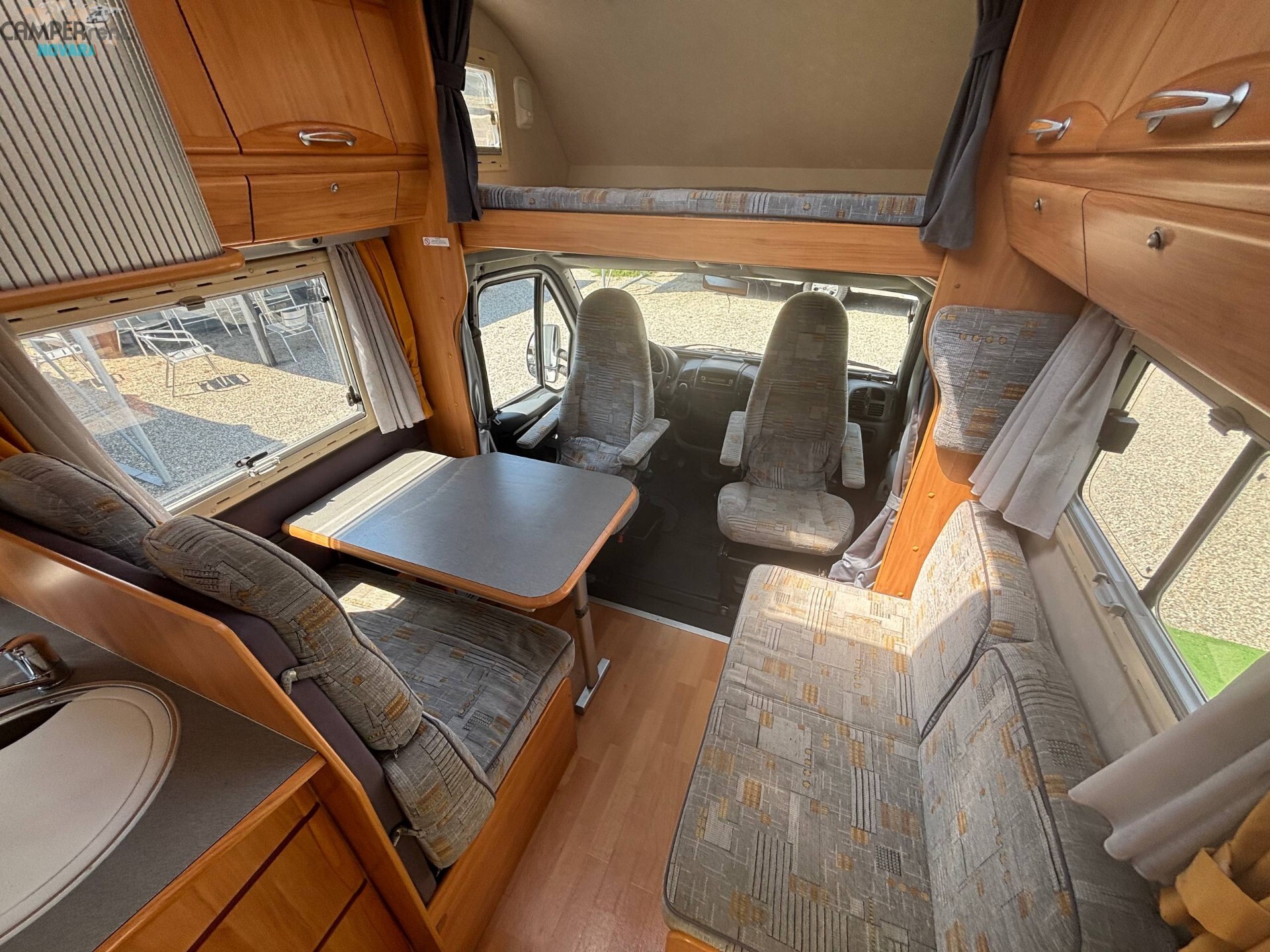 ADRIA ADRIATIK CORAL 680 SK - Mansardato con letti