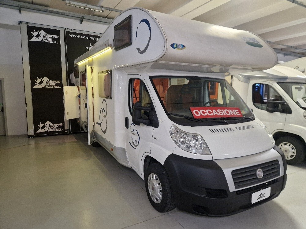 CAMPER MCLOUIS LAGAN 220