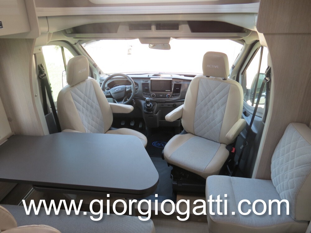 Camper Semintegrale Bürstner LINEO T 620 con Garag