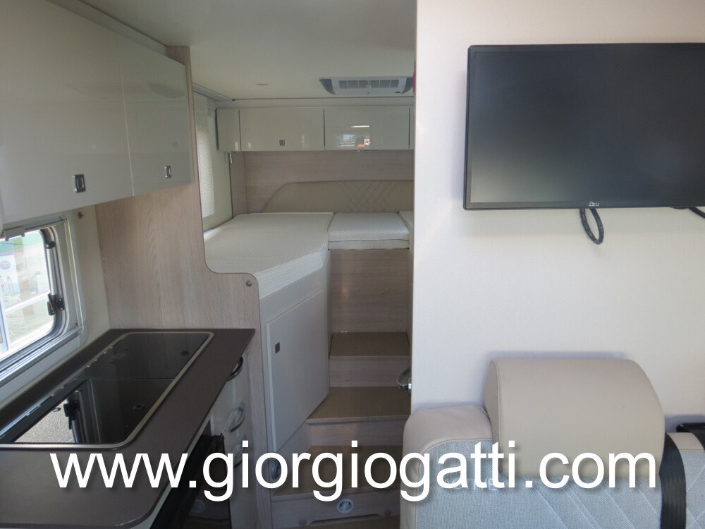 Camper Semintegrale Bürstner LINEO T 620 con Garag