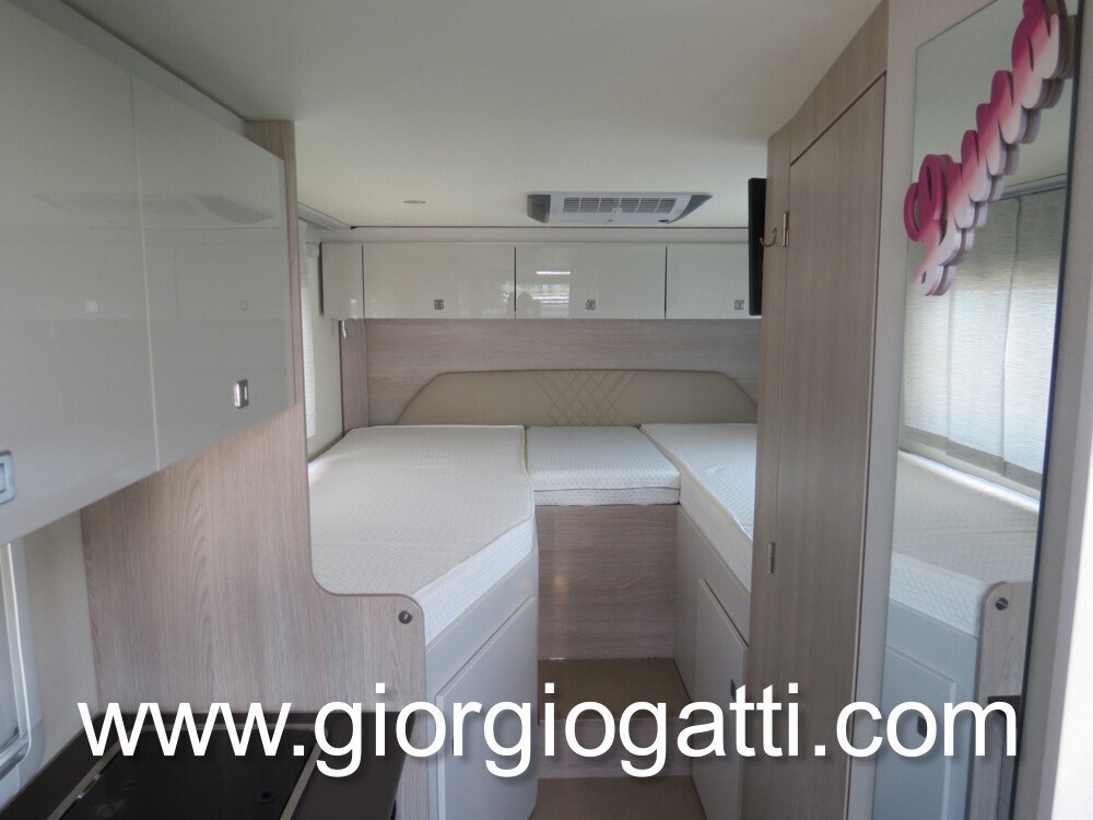 Camper Semintegrale Bürstner LINEO T 620 con Garag