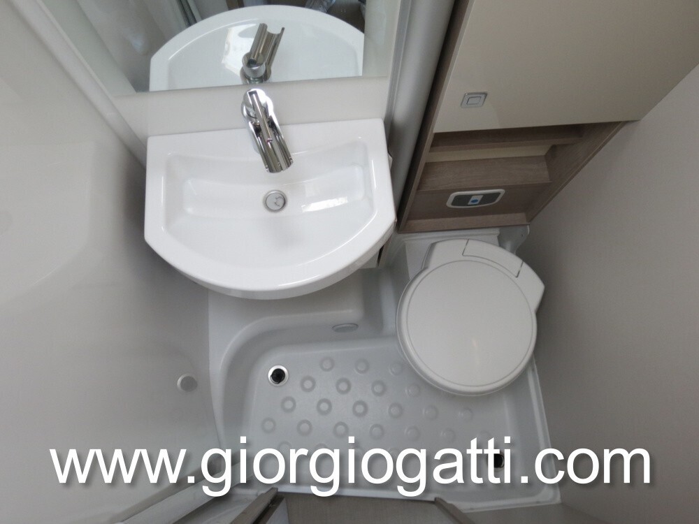 Camper Semintegrale Bürstner LINEO T 620 con Garag