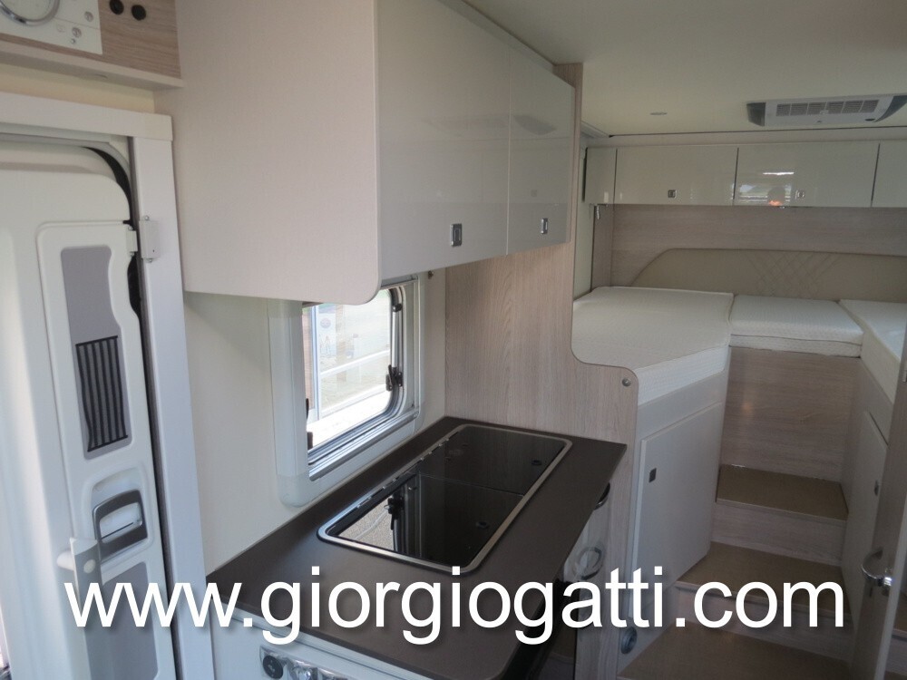 Camper Semintegrale Bürstner LINEO T 620 con Garag