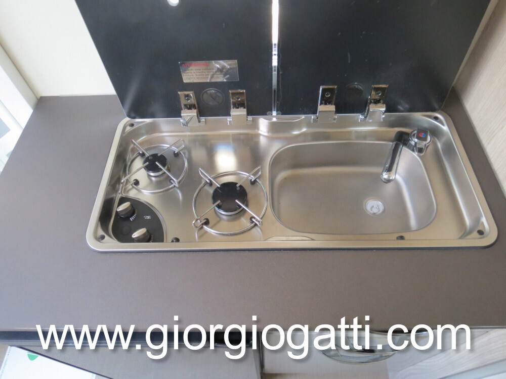 Camper Semintegrale Bürstner LINEO T 620 con Garag