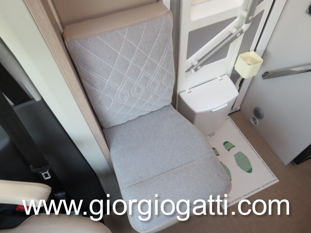 Camper Semintegrale Bürstner LINEO T 620 con Garag