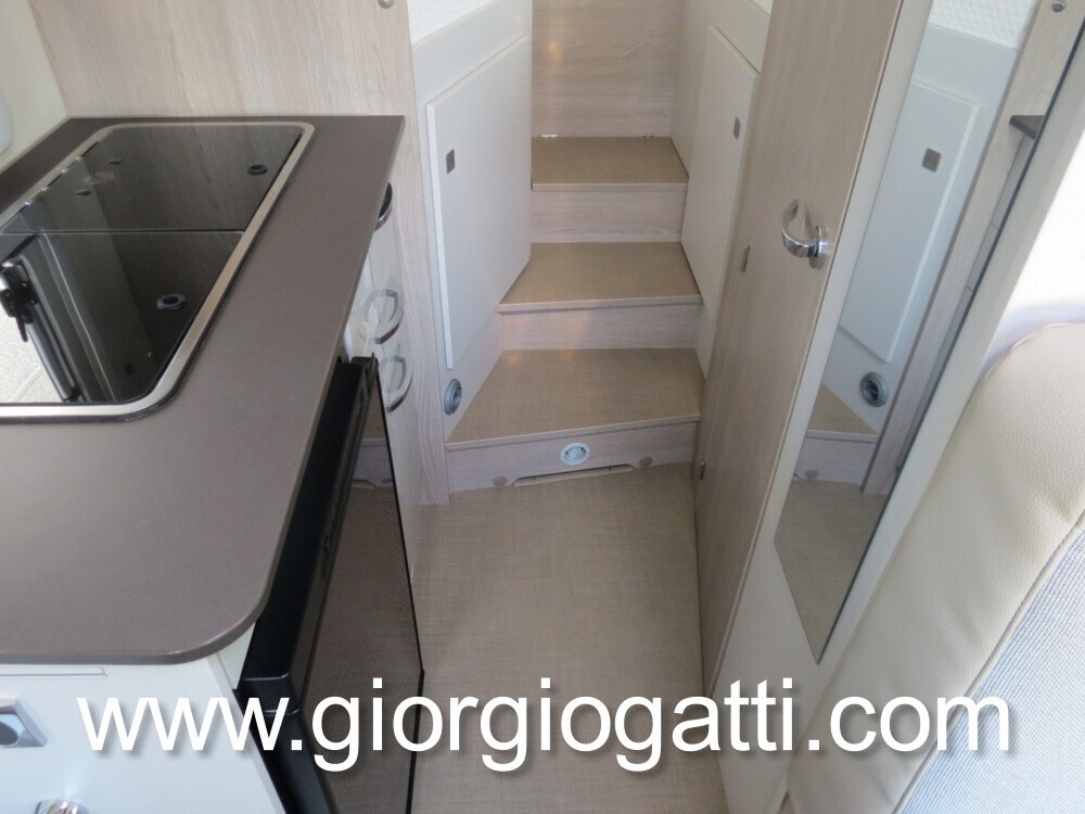 Camper Semintegrale Bürstner LINEO T 620 con Garag