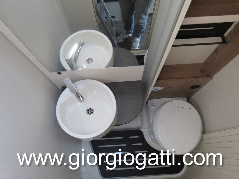 CAMPER SEMINTEGRALE ELNAGH BARON 531 COMPACT CON L