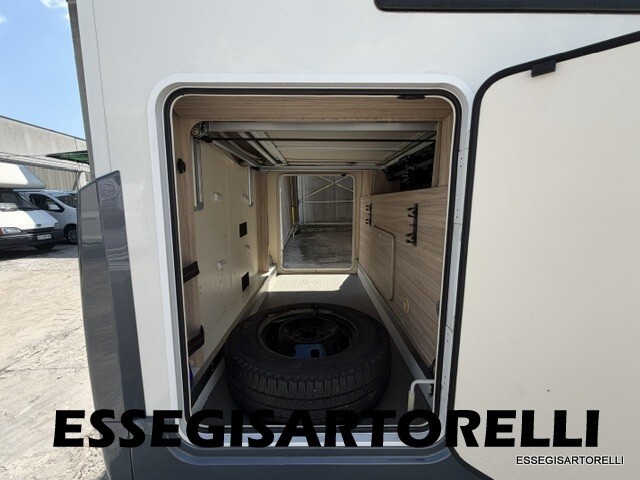 ROLLER TEAM GRANDUCA 265 P GARAGE NAUTICO FULL OPT