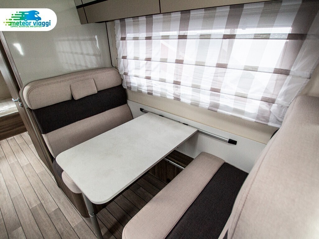 Camper Mansardato 7 posti Roller Team Kronos 277