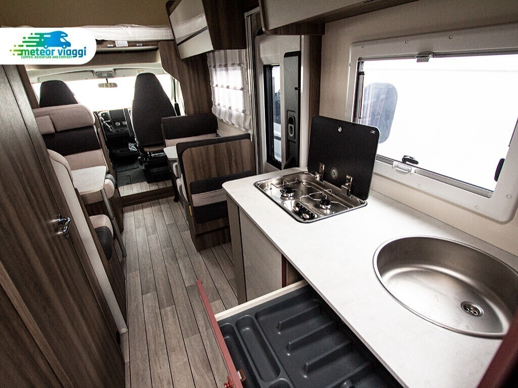 Camper Mansardato 7 posti Roller Team Kronos 277