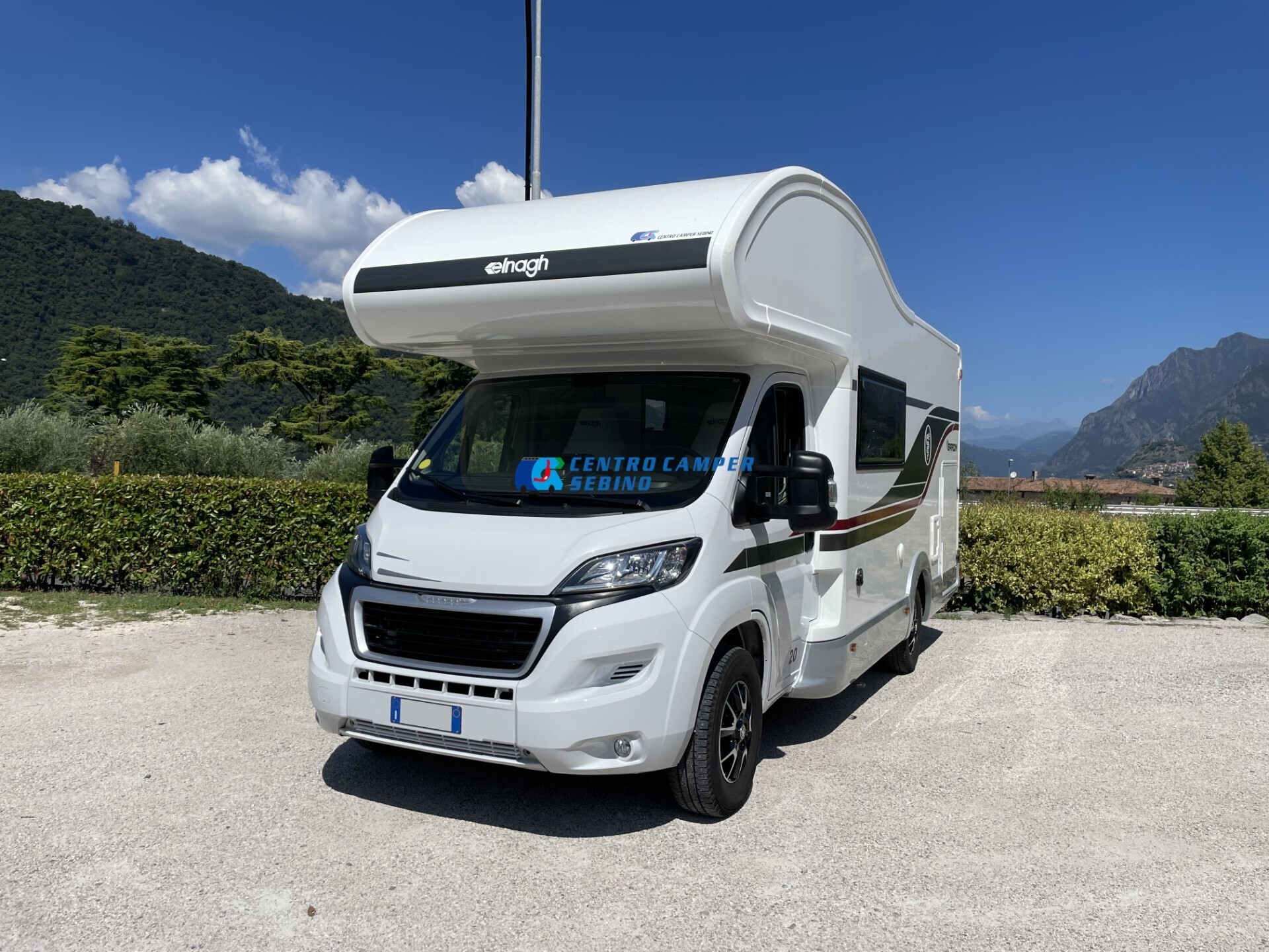 Elnagh Baron 20 camper mansardato 8 posti letto e 