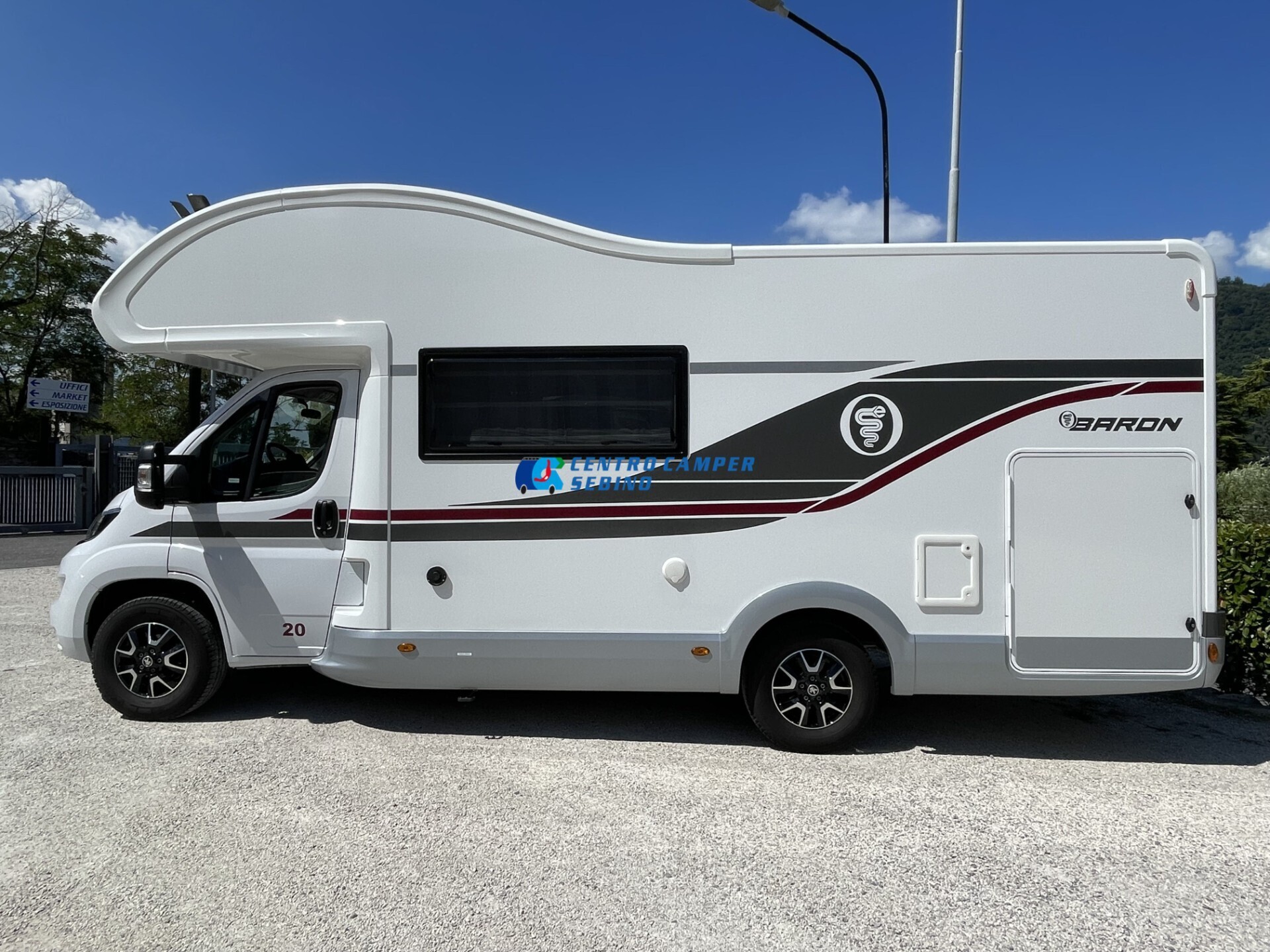 Elnagh Baron 20 camper mansardato 8 posti letto e 