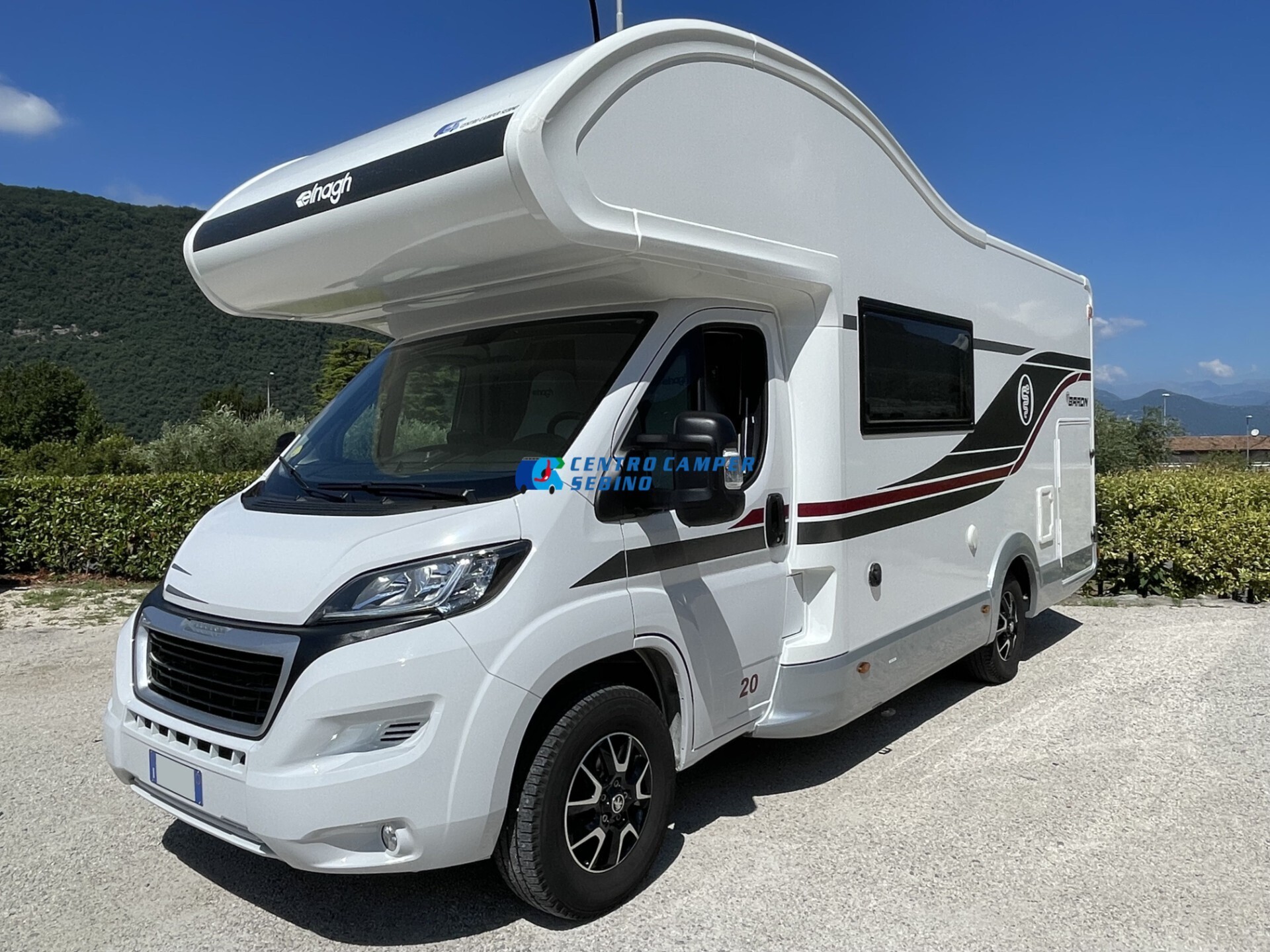 Elnagh Baron 20 camper mansardato 8 posti letto e 