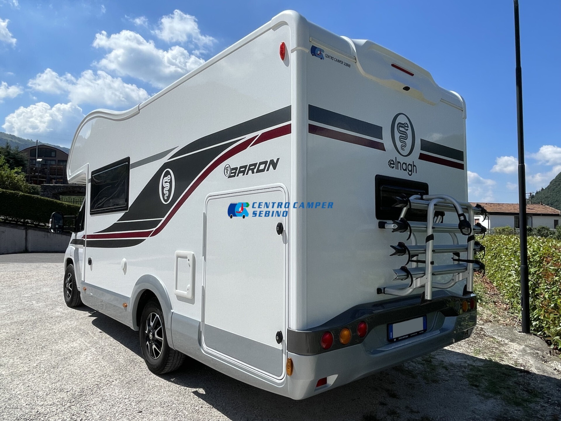 Elnagh Baron 20 camper mansardato 8 posti letto e 